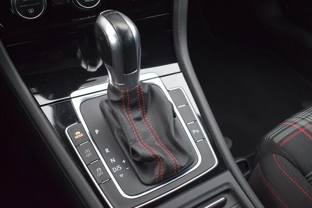 Volkswagen GOLF 2.0 TSI GTI 230pk Performance LED | Panoramadak | Carplay | Virtual | 19 Inch LMV | Volledig Onderhouden!!