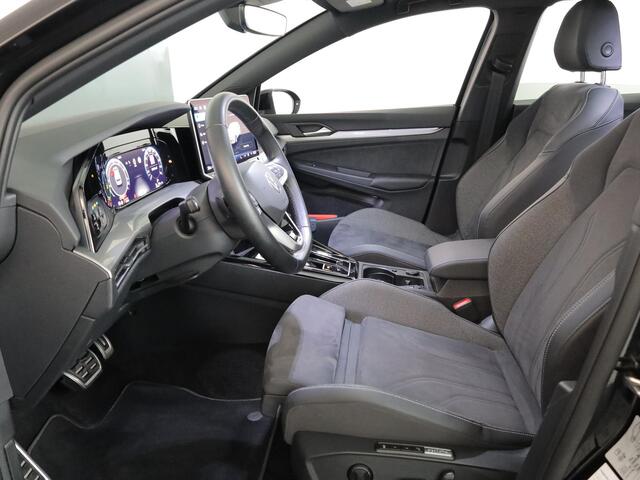 Volkswagen GOLF 1.5 eHybrid 50 Edition 204 pk Automaat (DSG) | Verlengde garantie | Navigatie | Panoramadak | Parkeersensoren | Achteruitrijcamera | Stoelverwarming |