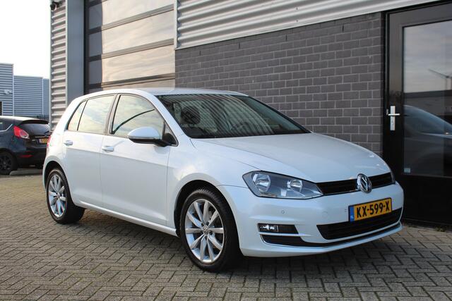 Volkswagen GOLF 1.2 TSI Connected Series / Carplay / Camera / N.A.P.