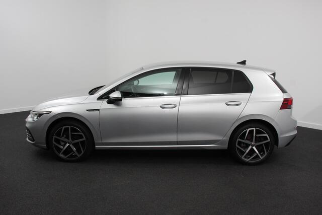 Volkswagen GOLF 1.5 eTSI 150pk DSG Style Navigatie Climate Control Camera Electrische stoel verstelling Led Dab Adaptive Cruise Control