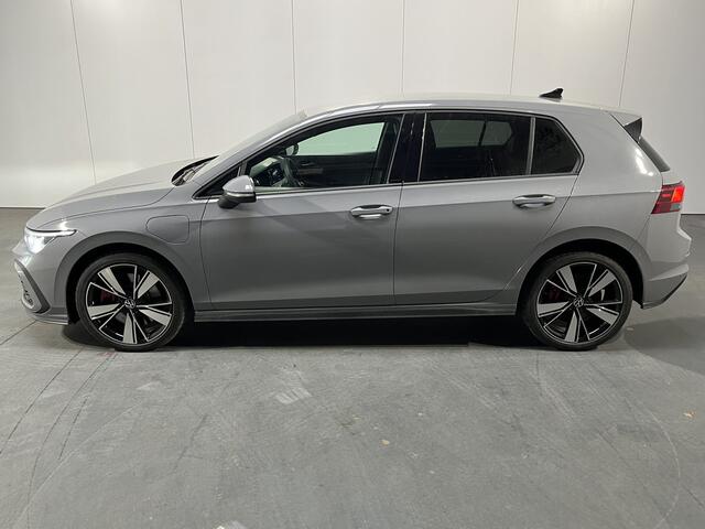 Volkswagen GOLF 1.4 eHybrid GTE / AUTOMAAT/ 245 PK/ PARK. SENSOREN/ LEDEREN MEMORY SEATS/ DODE HOEK/ STOELVERWARM. EN VENTILATIE/ STUURVERWARM./ APP CONNECT/ ADAPT. CRUISE/ TRAVEL ASSIST/ NAVI/ CLIMA/ DAB/ 18" LMV