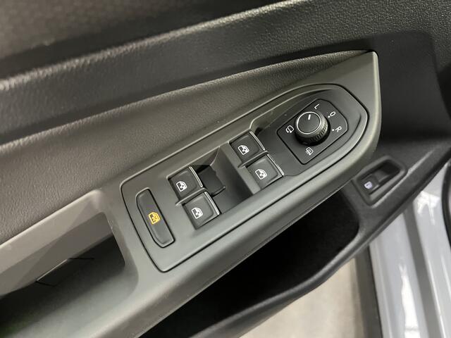 Volkswagen GOLF 1.4 eHybrid GTE / AUTOMAAT/ 245 PK/ PARK. SENSOREN/ LEDEREN MEMORY SEATS/ DODE HOEK/ STOELVERWARM. EN VENTILATIE/ STUURVERWARM./ APP CONNECT/ ADAPT. CRUISE/ TRAVEL ASSIST/ NAVI/ CLIMA/ DAB/ 18" LMV