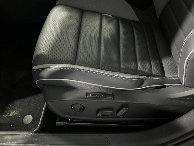 Volkswagen GOLF 1.4 eHybrid GTE / AUTOMAAT/ LEDER/ ELEKTR. STOEL/ PARK. SENSOREN + CAMERA/ MATRIX/ APP-CONNECT/ ADAPT. CRUISE/ 18" LMV/ CLIMA