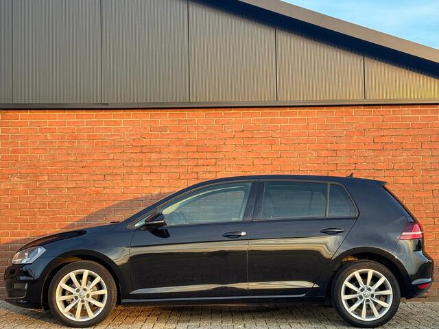 Volkswagen GOLF 1.2 TSI | NL-AUTO! | LEDER/STOF! | NAVI!