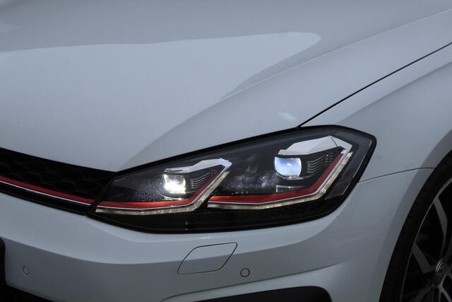 Volkswagen GOLF 2.0 TSI GTI Performance Panoramadak/Adaptive cruise control/Digital dash/Achteruitrijcamera/Climate control/Keyless/Parkeersensoren rondom/Dynaudio/19" velgen/Stoel en spiegelverwarming