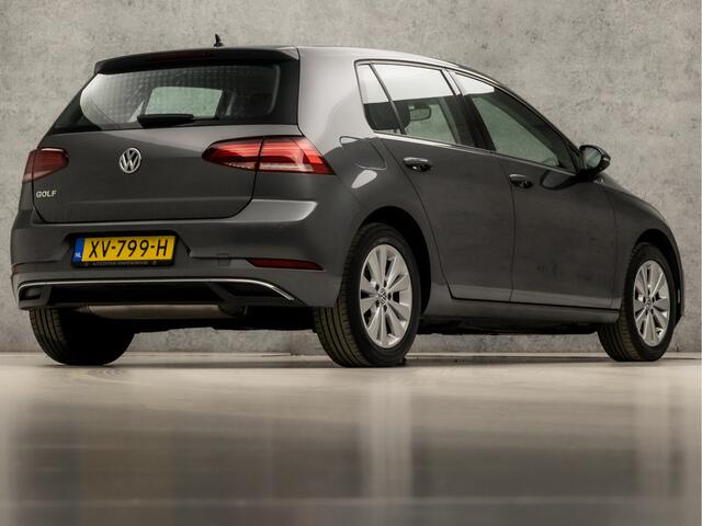 Volkswagen GOLF 1.0 TSI Sportline (APPLE CARPLAY, GROOT NAVI, CLIMATE, ADAPTIVE CRUISE, SPORTSTOELEN, LM VELGEN, PARKEERSENSOREN, NIEUWSTAAT)