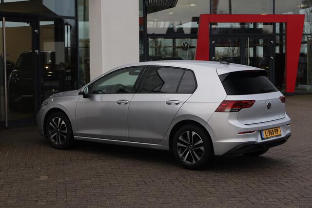 Volkswagen GOLF 1.0 eTSI Life 81KW/110PK DSG, afneembare trekhaak, Vier seizoenenbanden, privacy glas, navigatie, winterpakket stoelverwarming, pdc voor en achter, bi colour velgen, stuurwielverwarming, ACC, discover navigatie, carplay