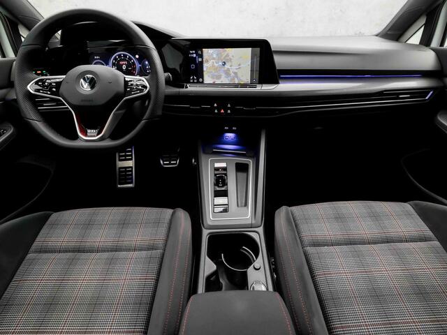 Volkswagen GOLF 2.0 TSI GTI 245Pk Automaat (SCHUIFDAK, APPLE CARPLAY, GROOT NAVI, DYNAMISCHE KNIPPERLICHTEN, SFEERVERLICHTING, STUUR/STOELVERWARMING, ALCANTARA, KEYLESS, MATRIX LED KOPLAMPEN, NIEUWSTAAT)