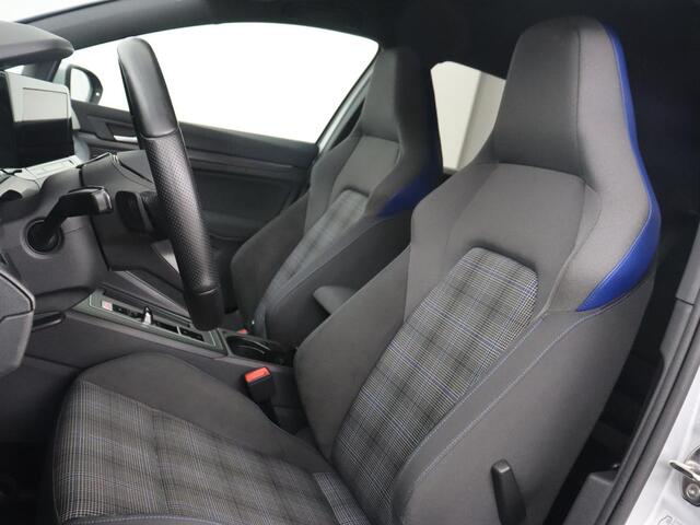 Volkswagen GOLF 1.4 eHybrid GTE | Stoelverarming | Trekhaak | Carplay | Adaptive cruise | 18'' | Sportstoelen | Navigatie | Sfeerverlichting | Climate control | Parkeerhulp | PHEV | Plug In