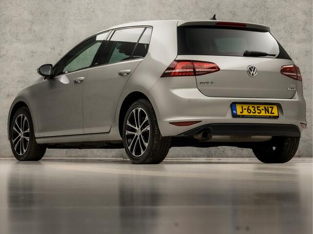 Volkswagen GOLF 1.2 TSI Sportline Automaat (APPLE CARPLAY, NAVIGATIE, CLIMATE, XENON, STOELVERWARMING, LM VELGEN, SPORTSTOELEN, GETINT GLAS, PARKEERSENSOREN, LEDER STUURWIEL, NIEUWSTAAT)