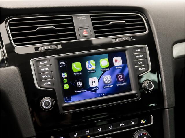 Volkswagen GOLF 1.2 TSI Sportline Automaat (APPLE CARPLAY, NAVIGATIE, CLIMATE, XENON, STOELVERWARMING, LM VELGEN, SPORTSTOELEN, GETINT GLAS, PARKEERSENSOREN, LEDER STUURWIEL, NIEUWSTAAT)