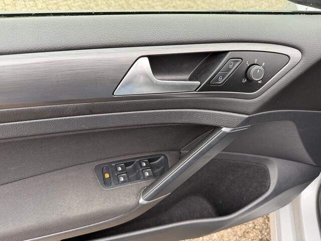 Volkswagen GOLF 1.0 TSI Comfortline Carplay/LED/ACC/Stoelverw/Clima