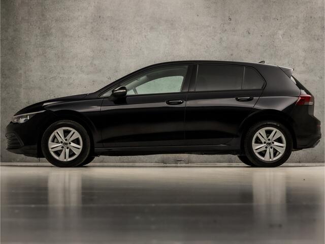 Volkswagen GOLF 1.0 eTSI Sport Automaat (APPLE CARPLAY, GROOT NAVI, MEMORY SEATS, CAMERA, ALCANTARA, SPORTSTOELEN, GETINT GLAS, KEYLESS, SFEERVERLICHTING, LED PLUS KOPLAMPEN, NIEUWSTAAT)