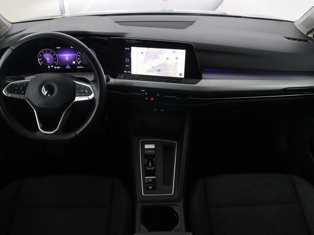 Volkswagen GOLF 1.0 eTSI Life | Camera | Carplay | Navigatie | Sfeerverlichting | Parkeerhulp | Adaptive cruise | Digital Cockpit | Climate control | Bluetooth | Full LED