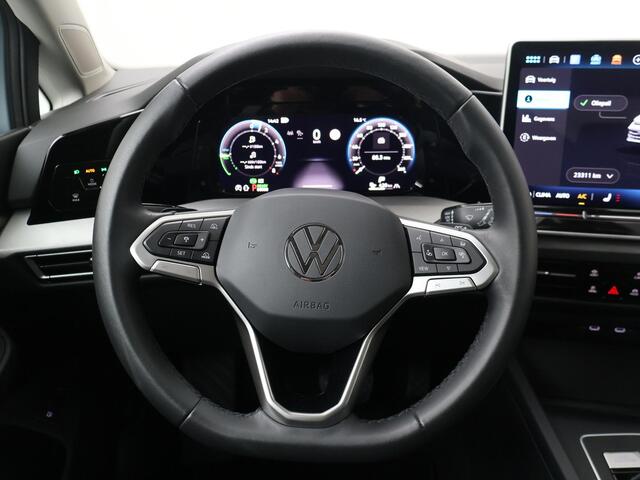 Volkswagen GOLF 1.5 eHybrid Life Edition | 204 PK | Automaat | Panoramadak | Achteruitrij camera | Actieve Cruisecontrol |