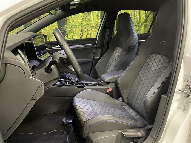 Volkswagen GOLF 1.5 eTSI R-Line Edition | Apple Carplay | Stuurverwarming | Head-up-Display | Zwenkhaak | Achteruitrijcamera | Navigatie |