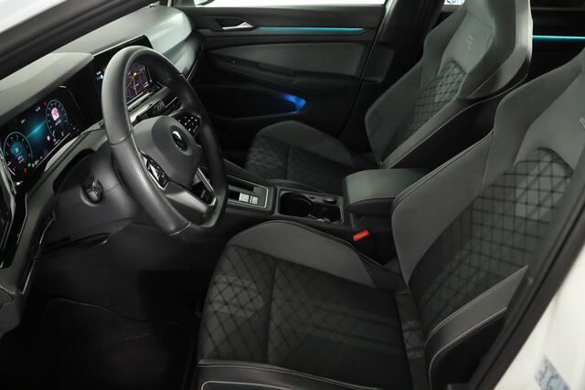 Volkswagen GOLF 1.5 eTSI R-Line / DSG / Navi / LED / Travel assist / LED / Carplay