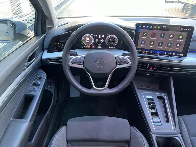Volkswagen GOLF 1.5 eHybrid 204PK DSG Life Edition / Ergo Active Stoel / Digital Cockpit Pro / Getint Glas / 18''LMV / VW