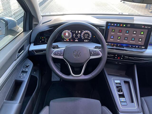 Volkswagen GOLF 1.5 eHybrid 204PK DSG Life Edition / Ergo Active Stoel / Digital Cockpit Pro / Getint Glas / 18''LMV / VW