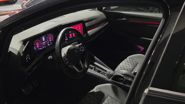 Volkswagen GOLF 1.5 eTSI R-Line | Panorama | IQ Light | Acc | Automaat