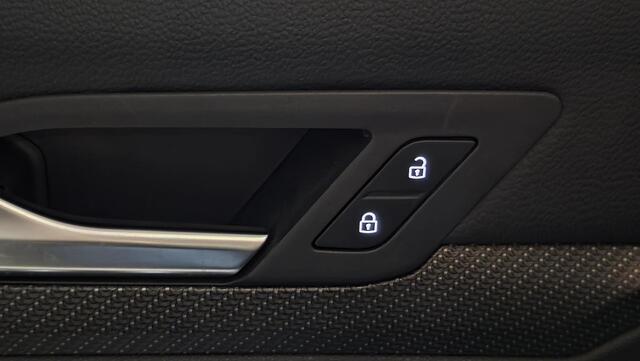 Volkswagen GOLF 1.5 eTSI R-Line | Panorama | IQ Light | Acc | Automaat