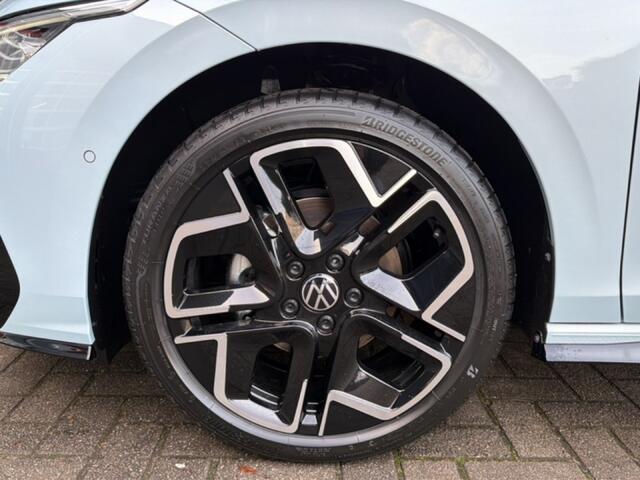 Volkswagen GOLF 1.5 eTSI R-LINE OPENDAK/CAMERA/ACC/CARPLAY/STOEL+STUURVERW.