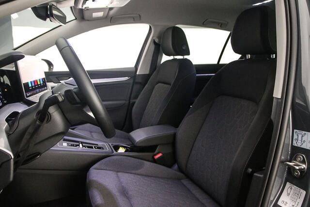 Volkswagen GOLF Life Edition 1.5 eTSI 115pk DSG Automaat Adaptive cruise control, Achteruitrijcamera, Stoelverwarming, LED koplampen, Parkeersensoren, App connect