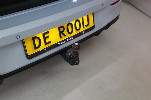 Volkswagen GOLF 1.5 eHybrid 272PK GTE Navigatie | Trekhaak | Camera | HUD | Adaptief onderstel | 18" Velgen