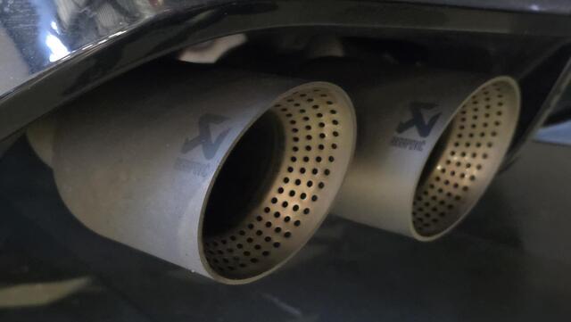 Volkswagen GOLF 2.0 TSI R 4Motion | Akrapovic | Pano | Leder | IQ Light | Hud | H&K