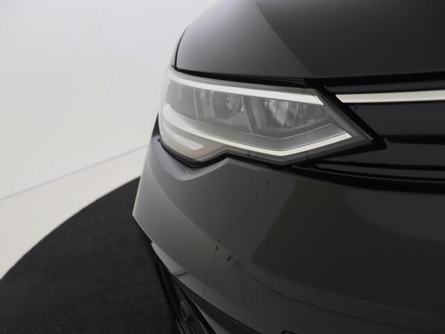 Volkswagen GOLF Variant Life Edition | 'App-Connect' draadloze smartphone integratie | Achterbank in ongelijke delen neerklapbaar incl. middenarmsteun en doorlaadmogelijkheid | Afstandscontrolesysteem (Front Assist)