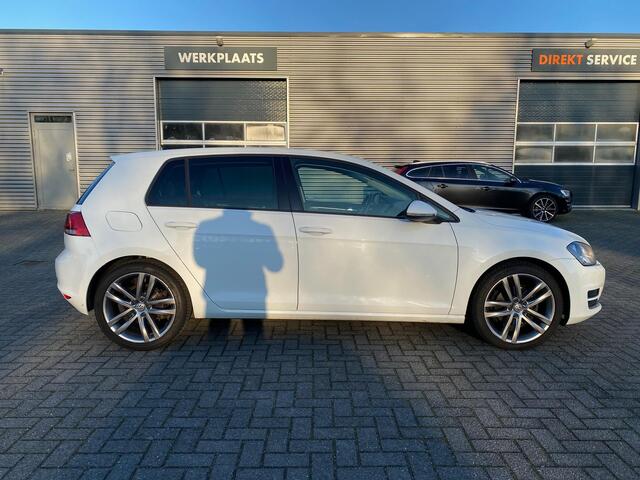 Volkswagen GOLF 1.4 TSI ACT Business Edition Highline Camera Trekhaak 18inch Navi Massagesportstoel Keyless Stoelverwarming