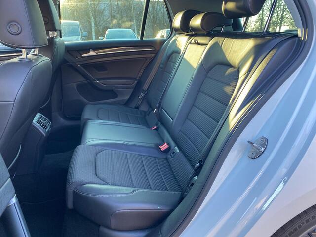 Volkswagen GOLF 1.4 TSI ACT Business Edition Highline Camera Trekhaak 18inch Navi Massagesportstoel Keyless Stoelverwarming