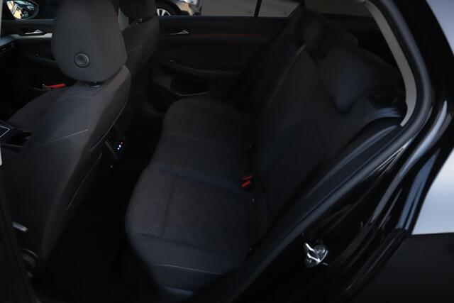 Volkswagen GOLF 1.5 eTSI Life Business 131PK DSG Automaat Sfeerverlichting Navigatie Achteruitrijcamera Clima Adaptive Cruise