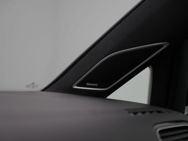 Volkswagen GOLF 2.0 TSI 245 pk DSG GTI Performance - Origineel NL | Trekhaak | Dynaudio | Adaptief sportonderstel | Navigatie Discover Pro | Achteruitrijcamera