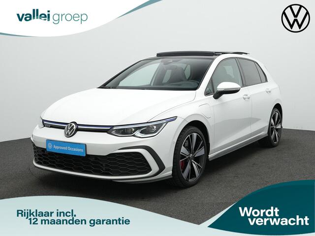 Volkswagen GOLF 1.4 eHybrid 245 pk DSG GTE | Panoramadak | Trekhaak | IQ Light | Head-up display | Stuur-/stoelverwarming | Achteruitrijcamera