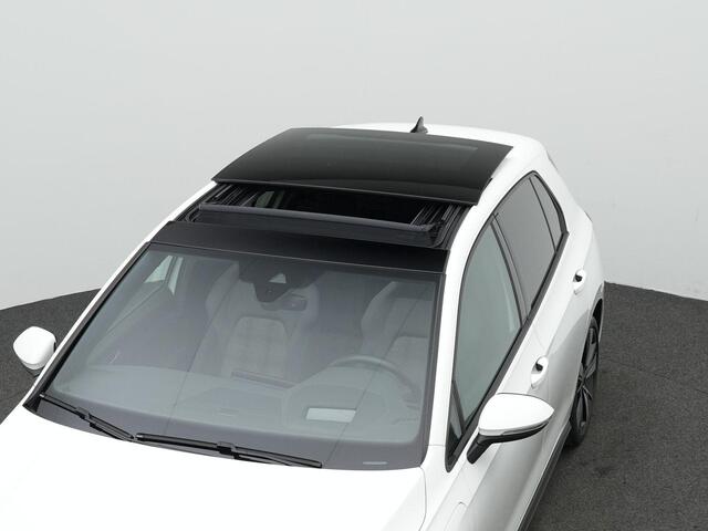 Volkswagen GOLF 1.4 eHybrid 245 pk DSG GTE | Panoramadak | Trekhaak | IQ Light | Head-up display | Stuur-/stoelverwarming | Achteruitrijcamera