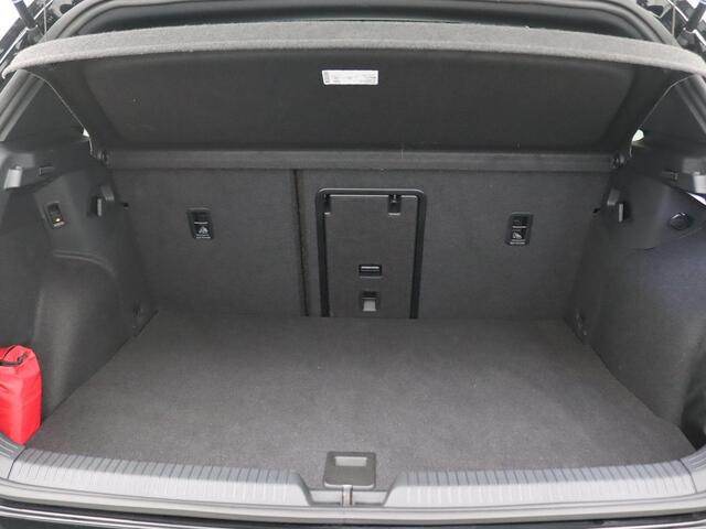 Volkswagen GOLF 1.5 eHybrid GTE 272PK DSG Pano-Schuifdak, Head-Up Display, Trekhaak, Matrix-LED Verlichting, 360gr. Camera, Keyless, Side Assist, Stoel-Stuurverwarming, 18" LM Velgen