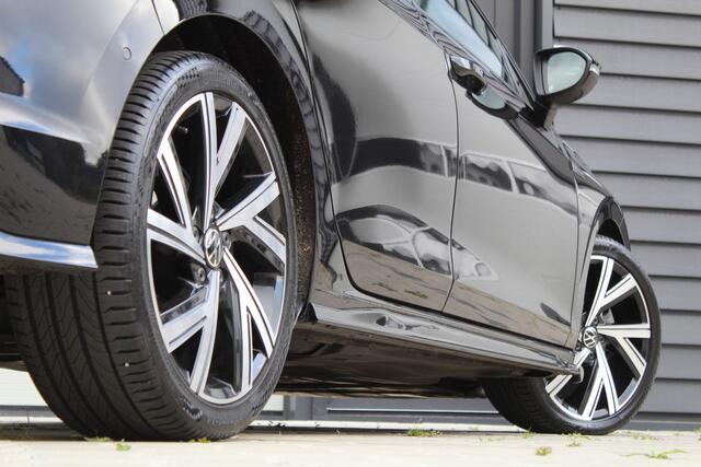 Volkswagen GOLF 1.5 eTSI R-Line Business | IQ/Dynamic light | Panoramadak | Rijklaar