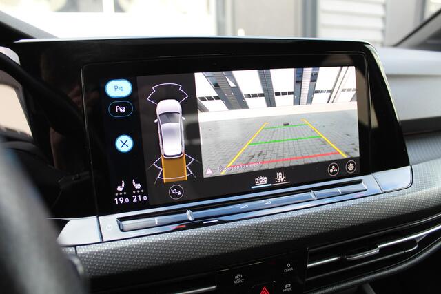 Volkswagen GOLF 1.5 eTSI R-Line Business | IQ/Dynamic light | Panoramadak | Rijklaar