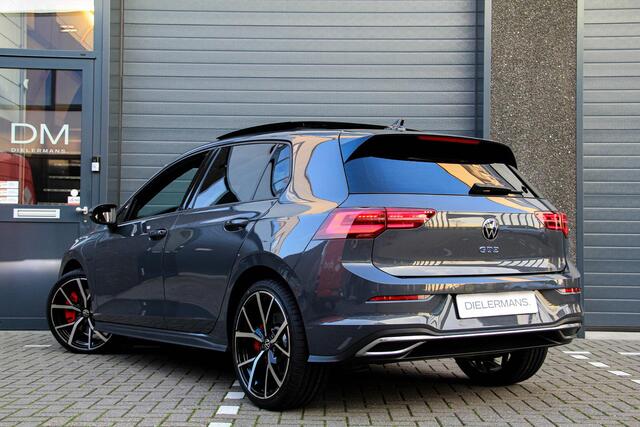 Volkswagen GOLF 1.4 eHybrid GTE Panorama dak | IQ verlichting | LED verstralers | Full option