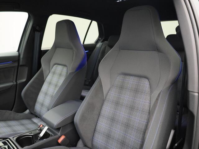 Volkswagen GOLF 1.5 eHybrid 272pk DSG GTE · 360 Camera · Stuur- & Stoelverwarming · Head-Up Display · Side Assist · Sfeerverlichting · Garantie t/m 09-10-2026