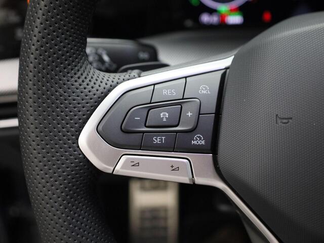 Volkswagen GOLF 1.5 eHybrid 272pk DSG GTE · 360 Camera · Stuur- & Stoelverwarming · Head-Up Display · Side Assist · Sfeerverlichting · Garantie t/m 09-10-2026