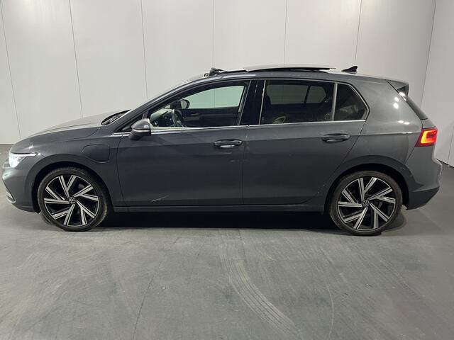 Volkswagen GOLF 1.4 eHybrid Style / AUTOMAAT/ PANO/ TREKHAAK/ STUUR+STOEL VERWARM./ DIGITAL DASH/ PARK.SENSOR.V+A/ CAMERA/ MEMORY-SEAT/ ACC/ DODE HOEK/ APP-CONNECT/ KEYLESS/ RIJ-MODI/ DAB/ NAVI/ LED/ ISOFIX/ 18'' LMV
