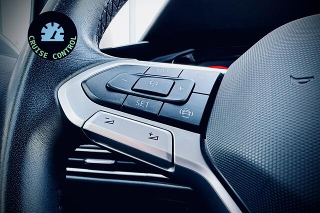 Volkswagen GOLF 1.0 eTSI Life | R-LINE PAKKET | LED | CARPLAY | VIRTUAL DASH