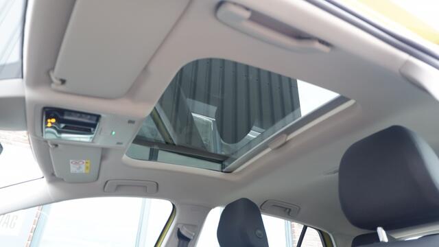 Volkswagen GOLF 1.5 eTSI Style Pano/ACC/Trekhaak/Navi/Massage/Lane-ass