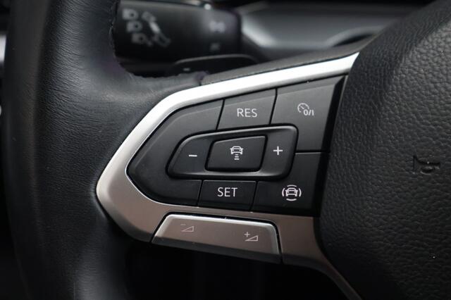 Volkswagen GOLF 1.5 eTSI Style Automaat | LED | Navigatie | Sfeerverlichting