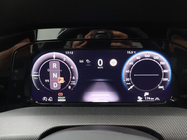 Volkswagen GOLF 1.5 eHybrid GTE | 272 PK | SoH 100% | Panoramadak | Head-up display | IQ.Light Matrix LED | 18" LM velgen |
