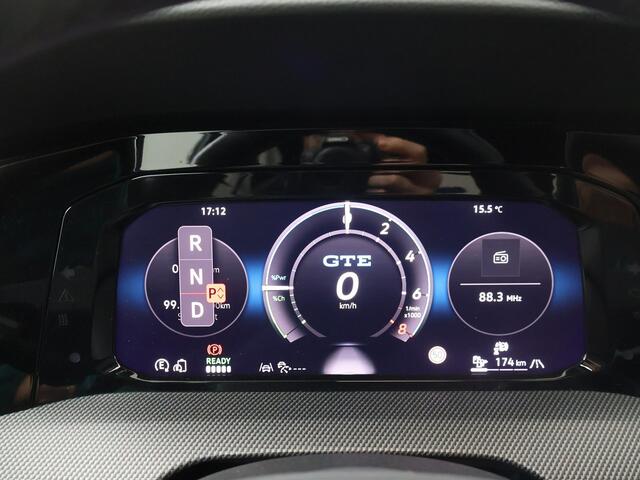Volkswagen GOLF 1.5 eHybrid GTE | 272 PK | SoH 100% | Panoramadak | Head-up display | IQ.Light Matrix LED | 18" LM velgen |