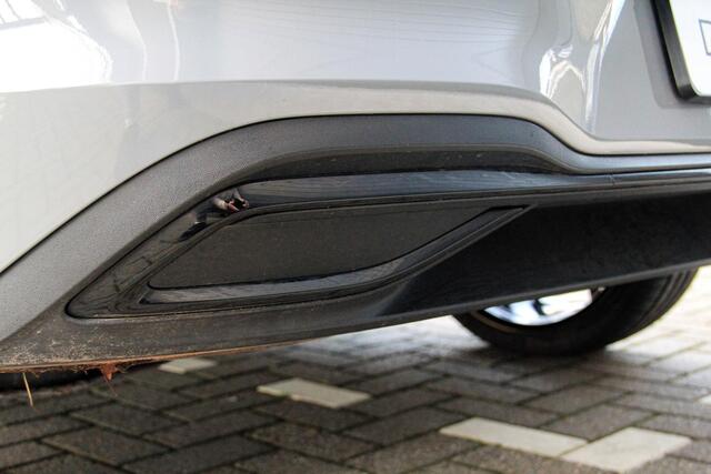 Volkswagen GOLF 1.4 eHybrid GTE Dark Style | Panorama dak | IQ lights | 19' Estoril | Led verstralers