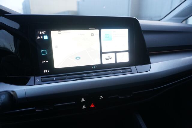 Volkswagen GOLF Variant 1.0 eTSI Life Automaat | TREKHAAK | CARPLAY | COMFORT STOEL |